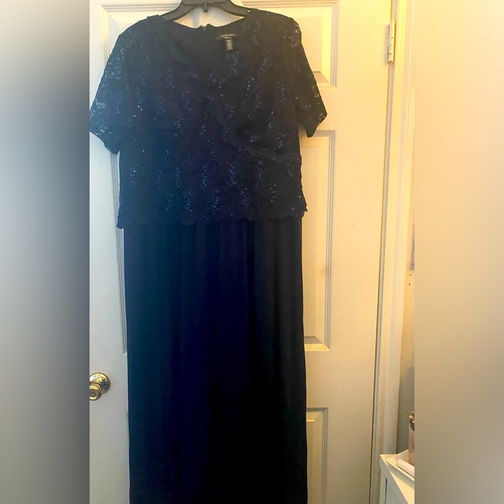 Women’s R & M Richard’s Party/Wedding long dress.